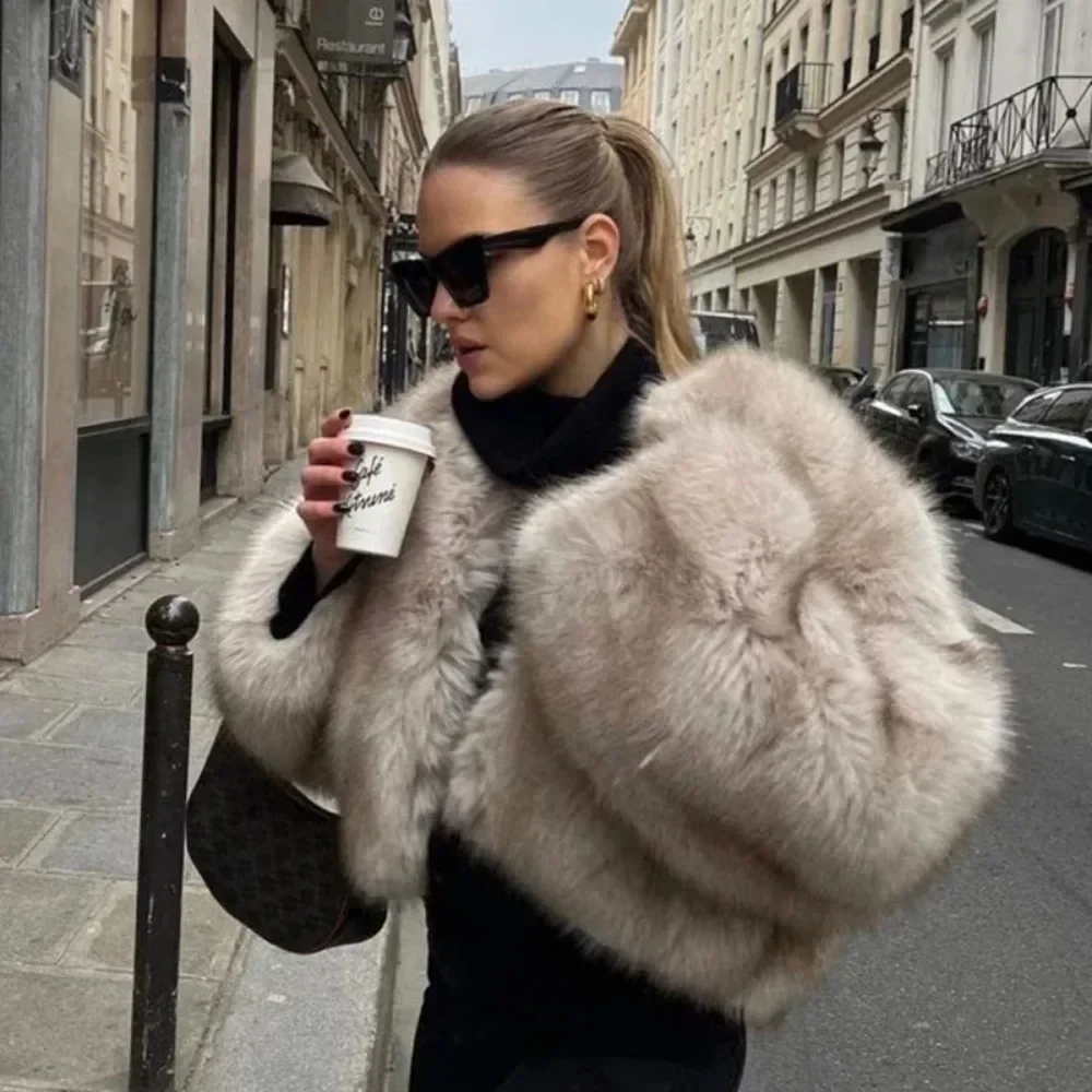Street Fashion Week - Sahte Kürk Ceket Kadın Sokak Moda
