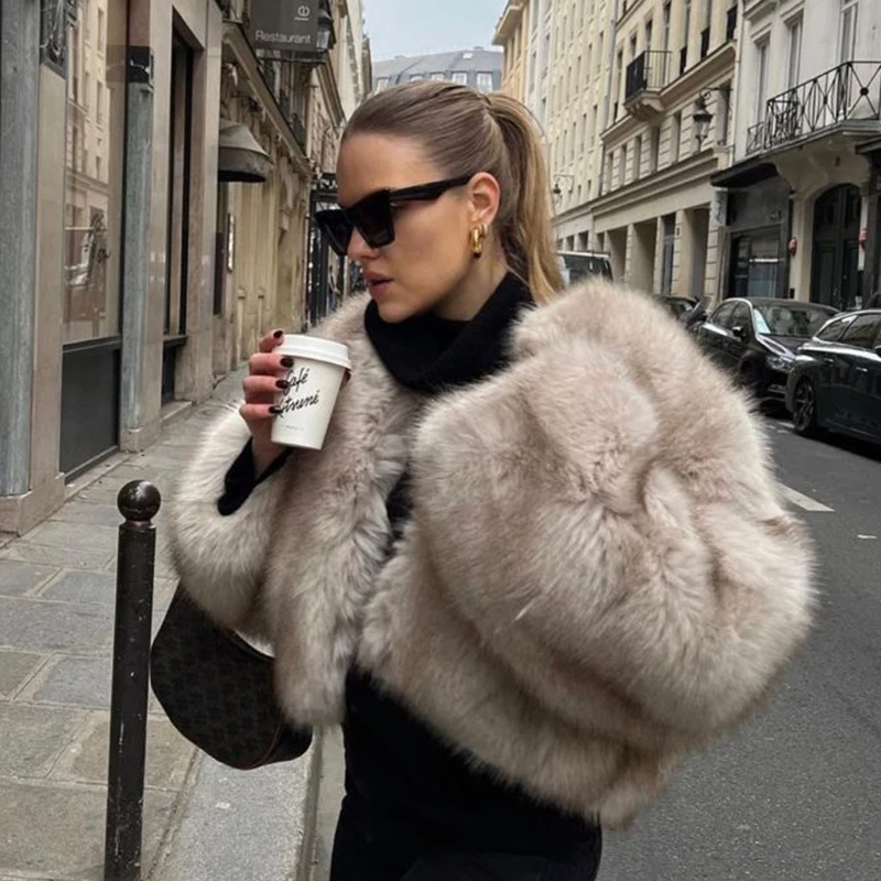 Ikonik sokak moda hafta lüks m - Street Fashion Week incelemesi ve fiyatı